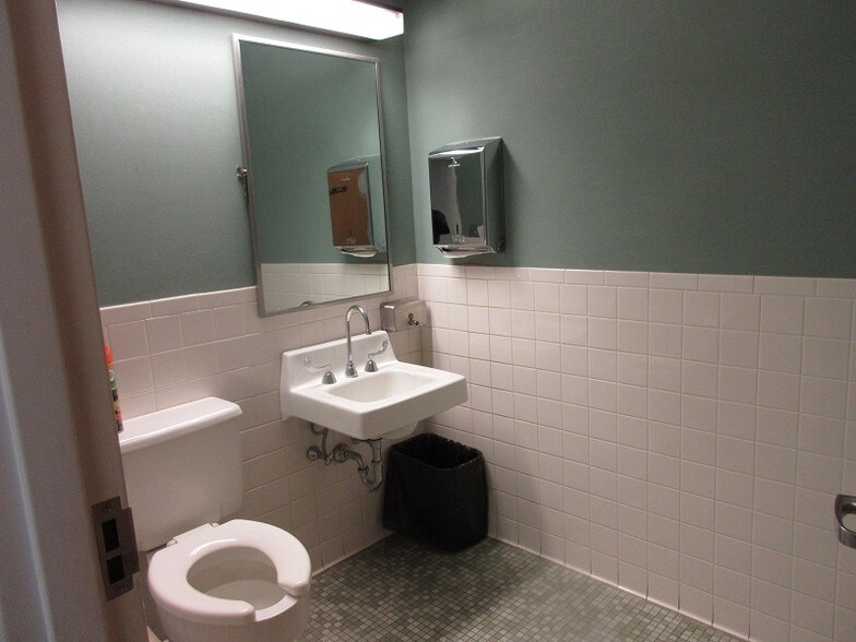 More Photos Of 498 Essex St, Bangor Medical For Lease