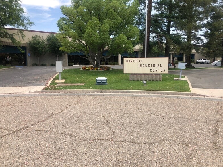 Primary Photo Of 1901 Mineral Ct, Bakersfield Light Distribution For Lease