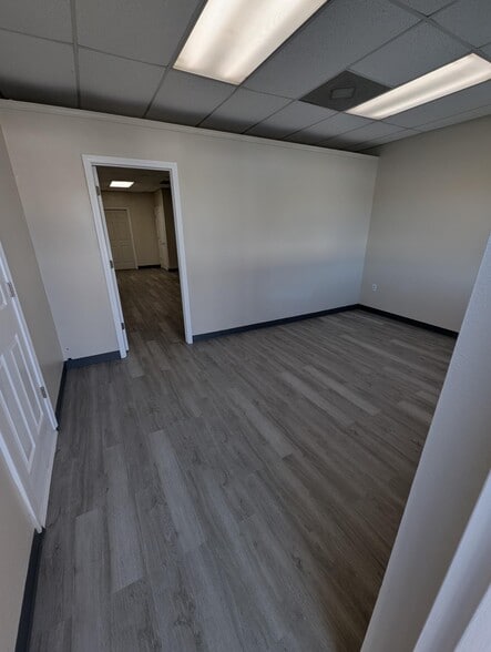 More Photos Of 4646 Parkmore Plaza Dr, Milton Self Storage For Lease