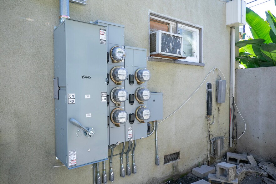 More Photos Of 15445 Vanowen St, Van Nuys Apartments For Sale