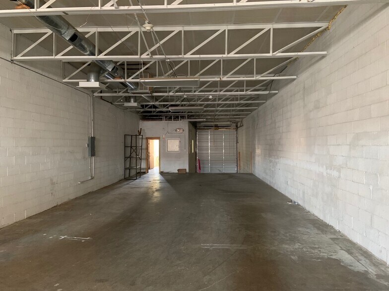 More Photos Of 132 Cole St, Dallas Warehouse For Lease