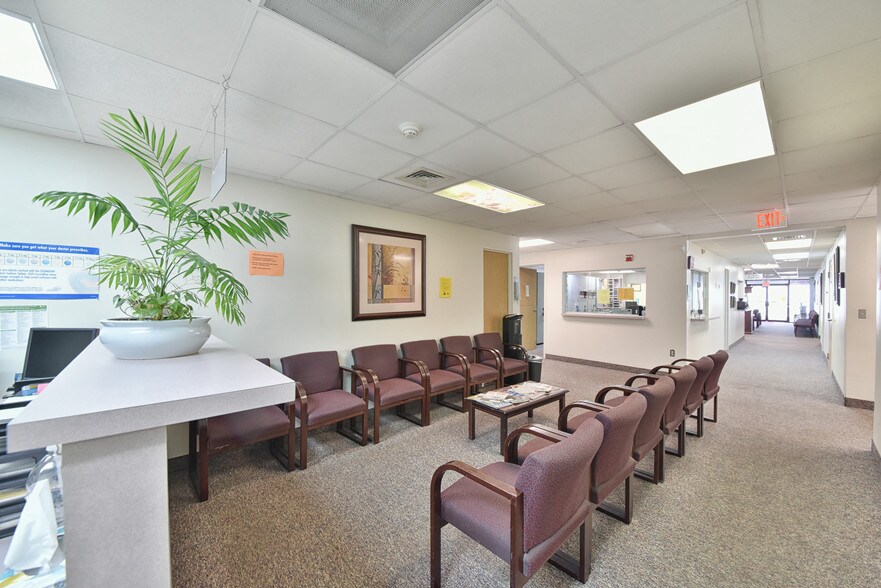 More Photos Of 1805 SE Lake Weir Ave, Ocala Medical For Sale