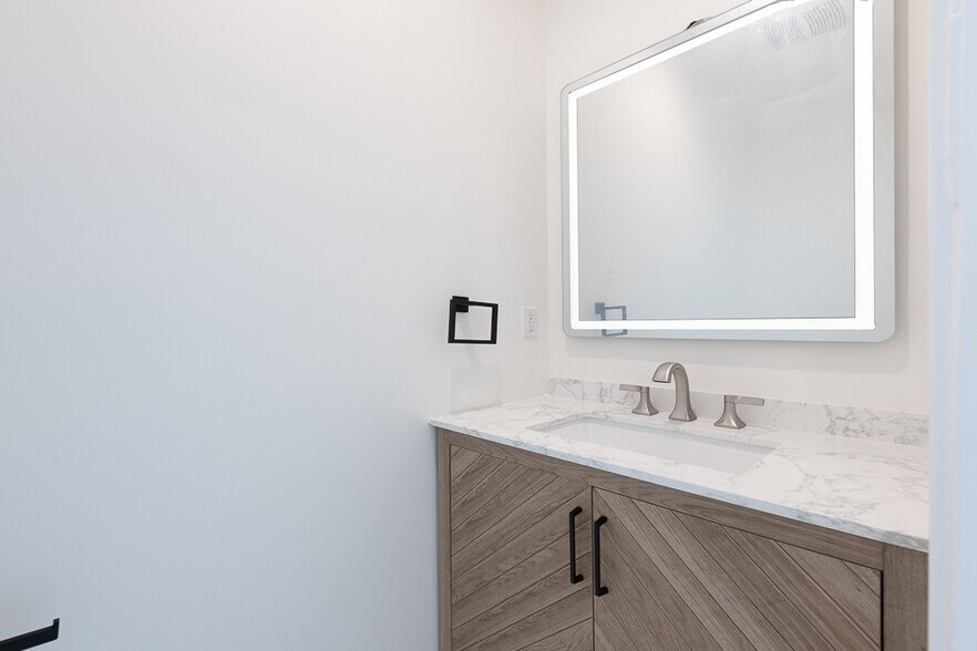 More Photos Of 8004 Shirley Ave, Reseda Multifamily For Sale