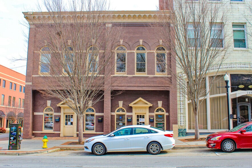 More Photos Of 203 E Side Sq, Huntsville Office For Lease
