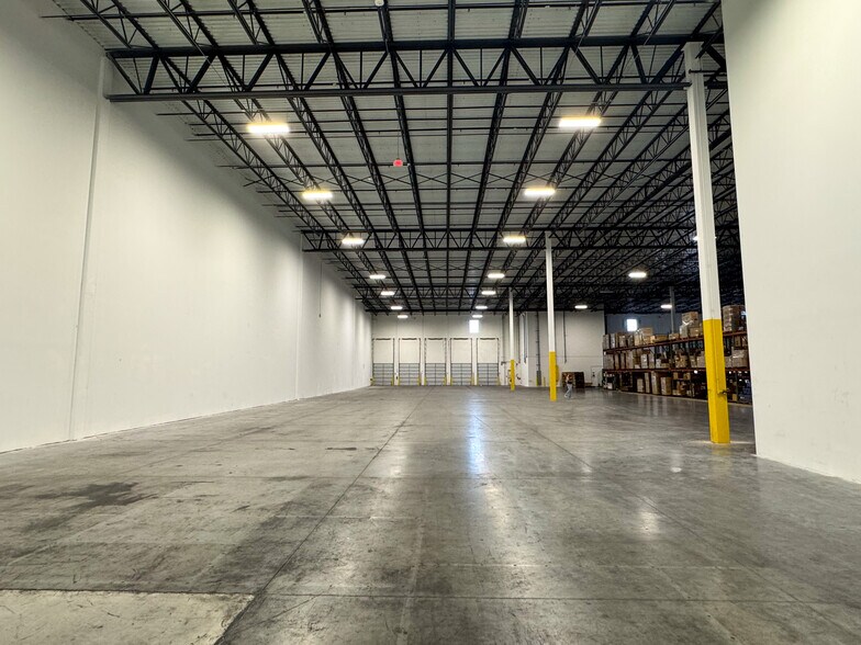 More Photos Of 8503 NW 80th St, Medley Distribution For Lease