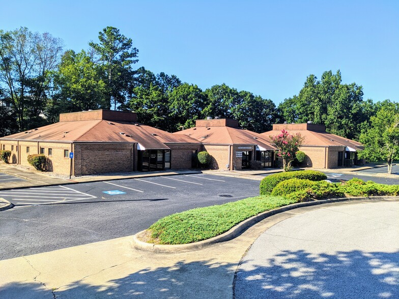 Primary Photo Of 660 Lanier Park Dr, Gainesville Medical For Lease