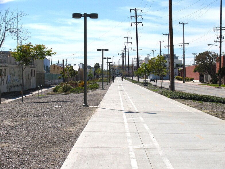 More Photos Of 10731-10737 Chandler Blvd, North Hollywood Warehouse For Lease