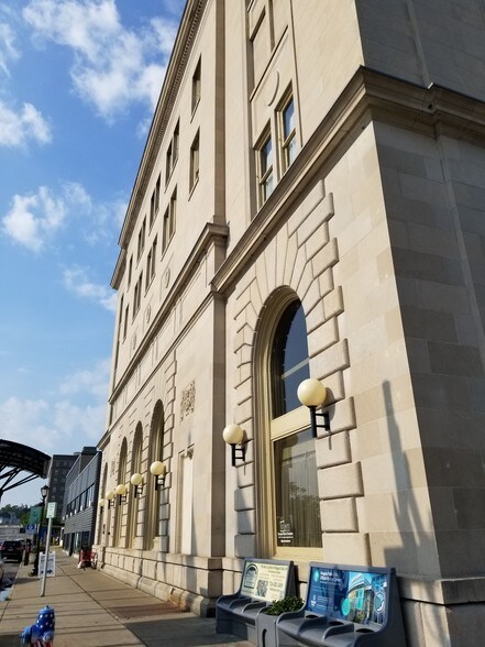 More Photos Of 225 Old Falls St, Niagara Falls Office For Lease