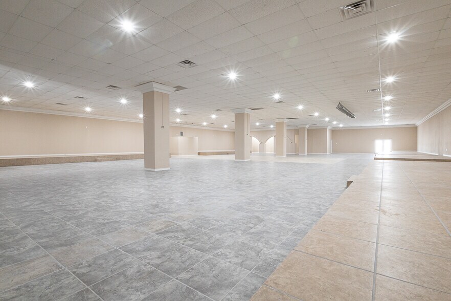 More Photos Of 13644 David Dr, El Paso Showroom For Lease