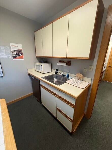 More Photos Of 8287-8289 Loop Rd, Baldwinsville Office For Lease