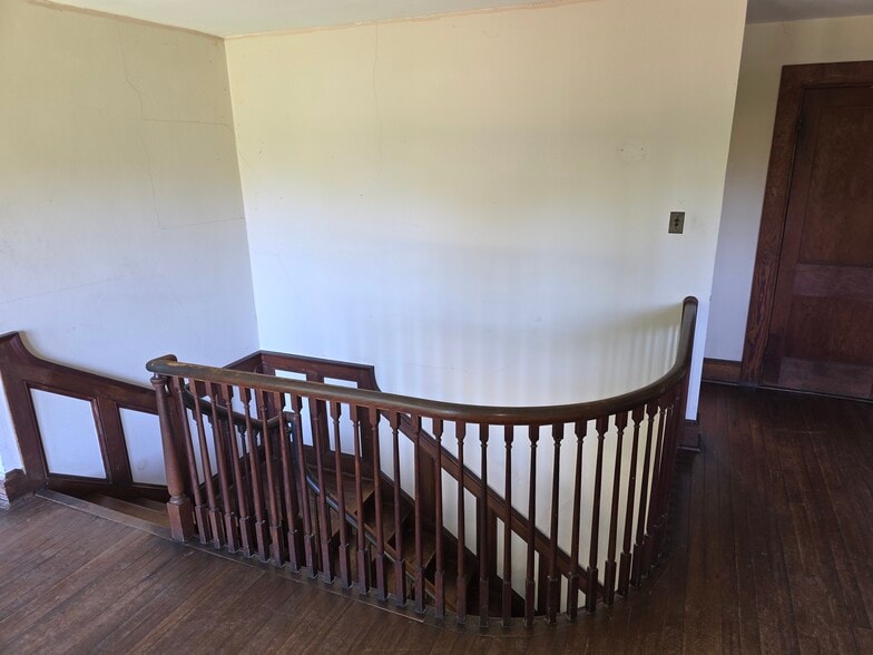 More Photos Of 328 Buckmarsh St, Berryville Flex For Sale