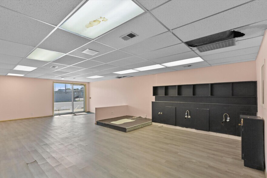 More Photos Of 3414 Dorr St, Toledo Flex For Lease