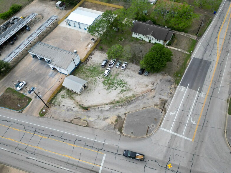 More Photos Of 702 US Highway 77A S, Yoakum Office For Sale