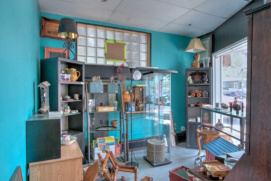 More Photos Of 220 S Ashland St, Cambridge Storefront Retail Office For Sale