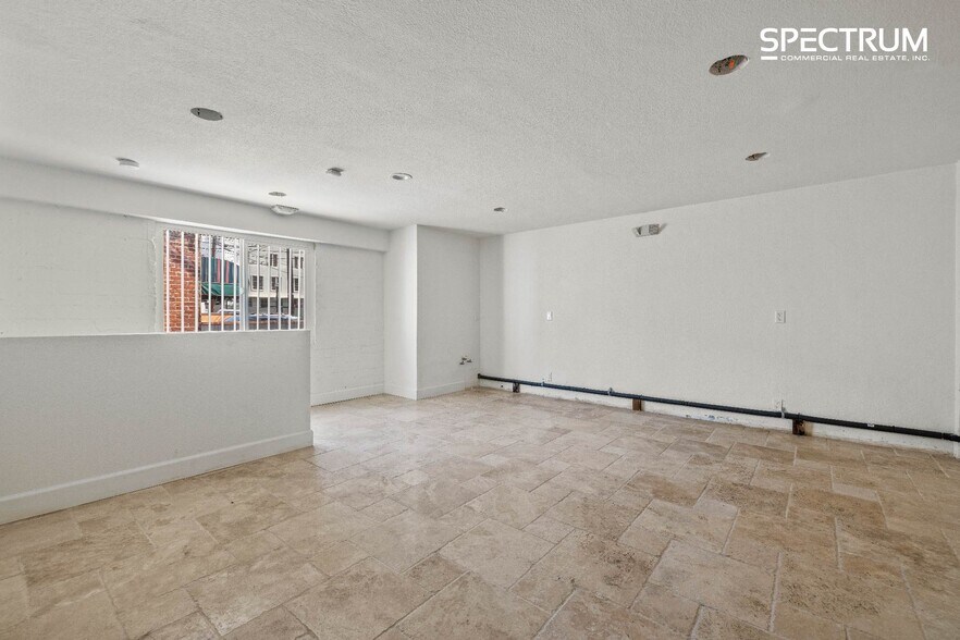 More Photos Of 130-140 N San Fernando Blvd, Burbank Storefront For Lease