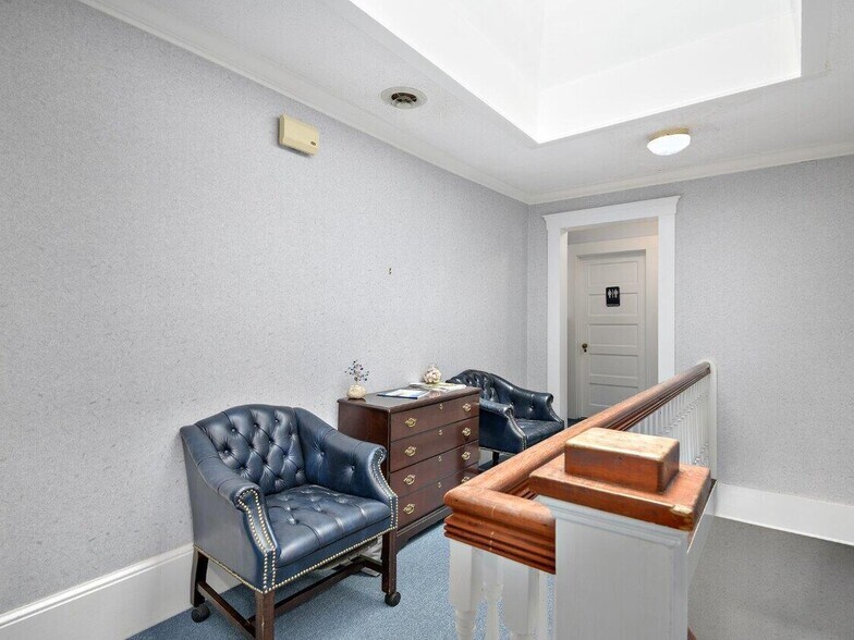 More Photos Of 714 Oakland St, Hendersonville Coworking Space