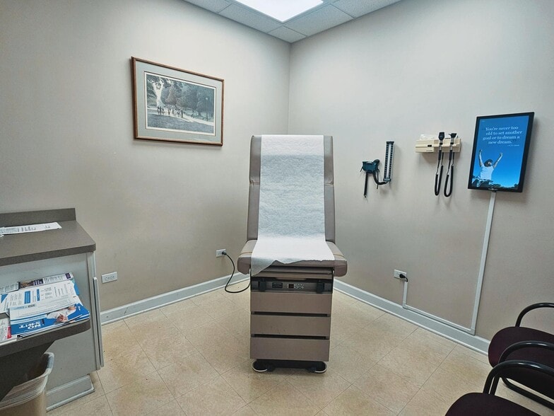 More Photos Of 12800 S Ridgeland Ave, Palos Heights Medical For Sale