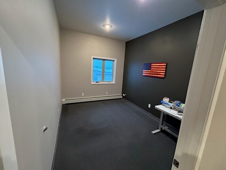 More Photos Of 399 Helmericks Ave, Fairbanks Flex For Lease