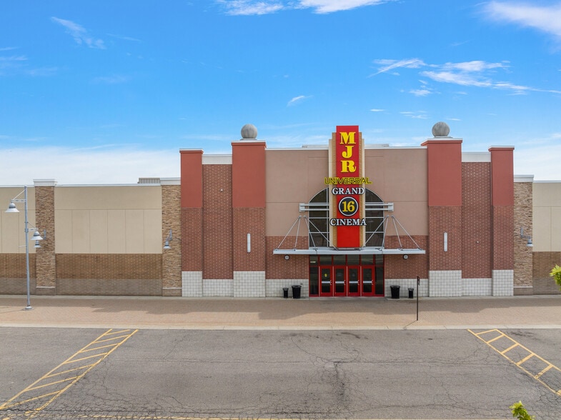 More Photos Of 28200-28250 Dequindre Rd, Warren Supermarket For Sale