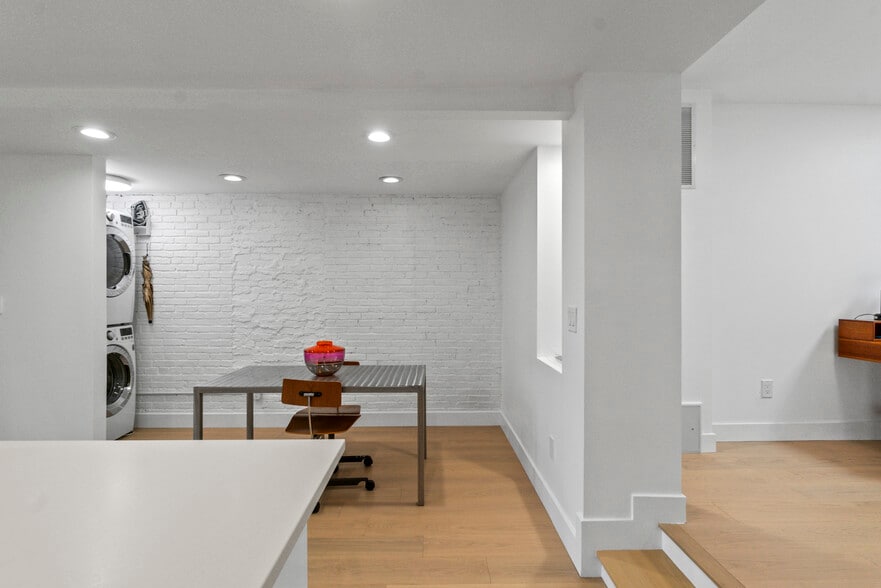More Photos Of 422 S Highland Ave, Baltimore Storefront Retail Residential For Sale