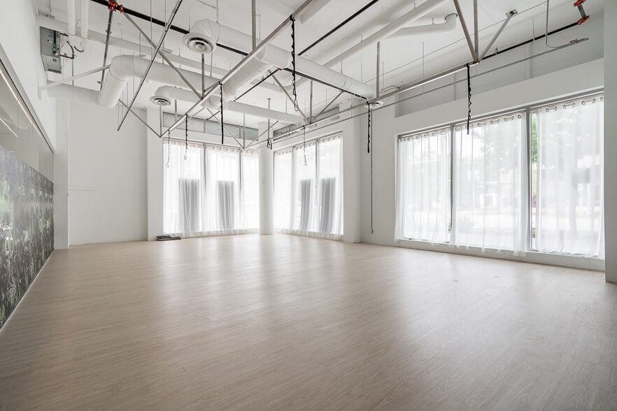 More Photos Of 5508 Hollybridge Way, Richmond Office For Lease