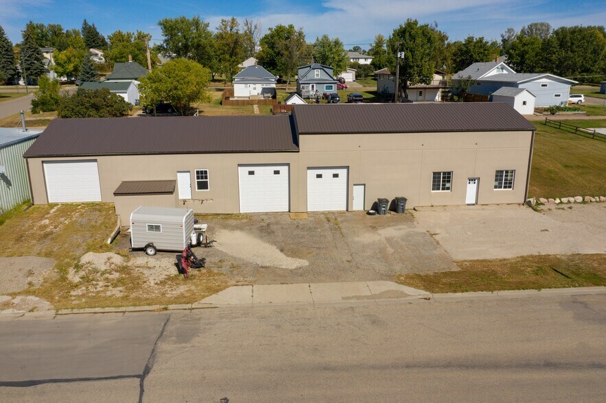 More Photos Of 910 Main Ave, Washburn Light Manufacturing For Sale