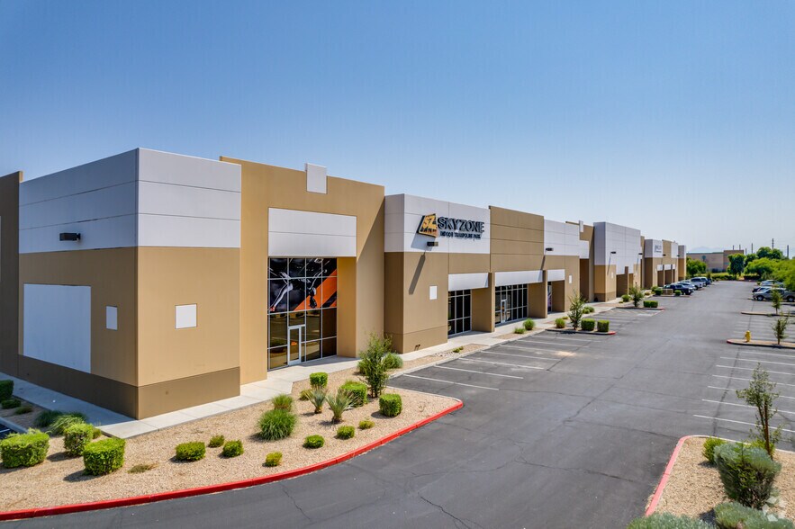 More Photos Of 8945 W Larkspur Dr, Peoria Warehouse For Lease