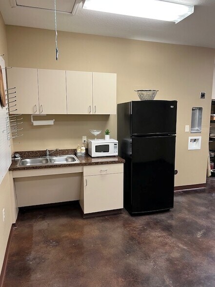 More Photos Of 612 State Highway 3, League City Freestanding For Sale