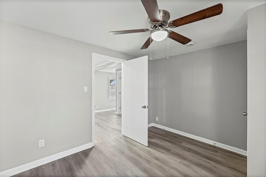 More Photos Of 13120 4th St, Grandview Industrial For Sale