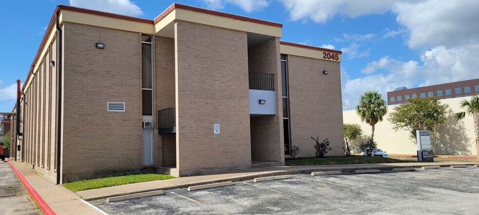 More Photos Of 2045 Space Park Dr, Houston Medical For Lease