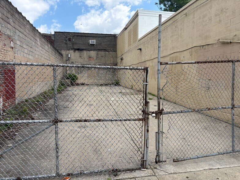 More Photos Of 2201 W Cambria St, Philadelphia Storefront Retail Office For Lease