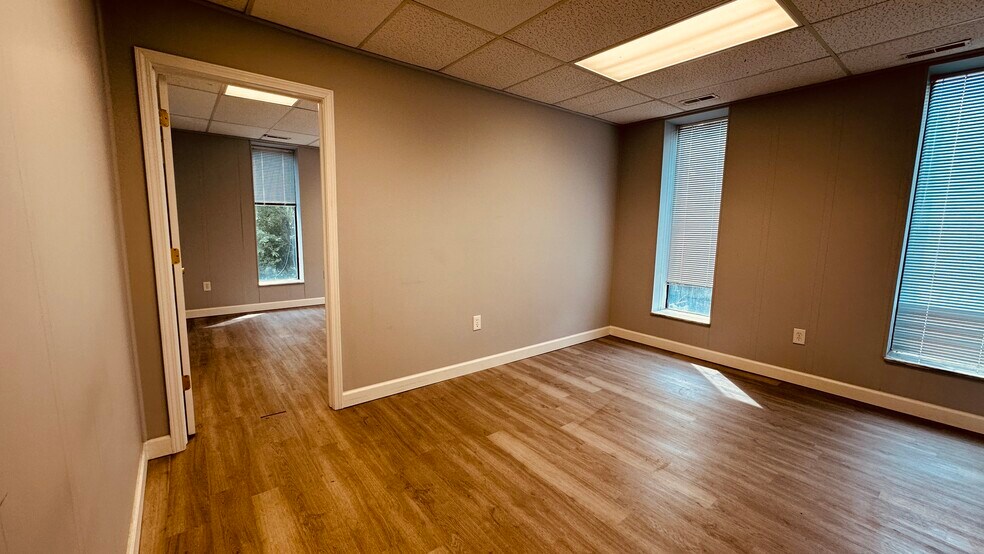 More Photos Of 33505 State St, Farmington Hills Office For Lease