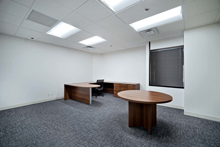 More Photos Of 340 S Farrell Dr, Palm Springs Unknown For Lease