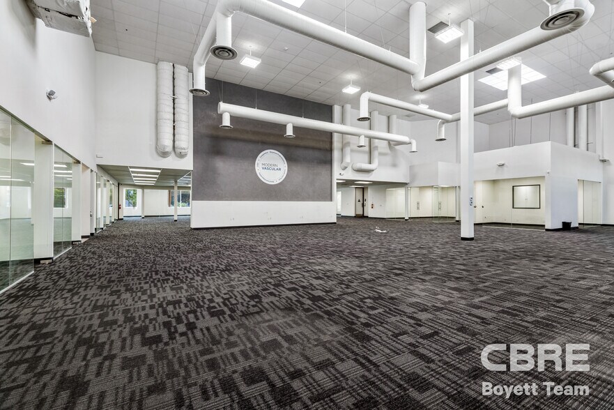 More Photos Of 26025 Mureau Rd, Calabasas Office For Sale