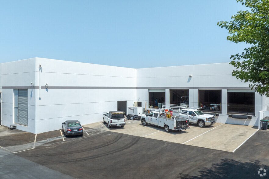 More Photos Of 5651 Schaefer Ave, Chino Manufacturing For Lease