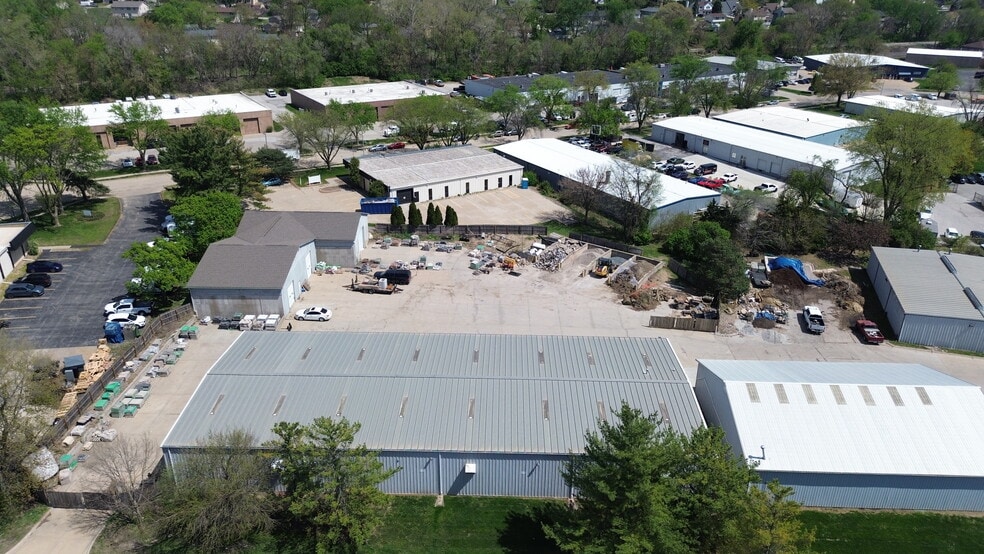 More Photos Of 9289 Swanson Blvd, Clive Warehouse For Lease