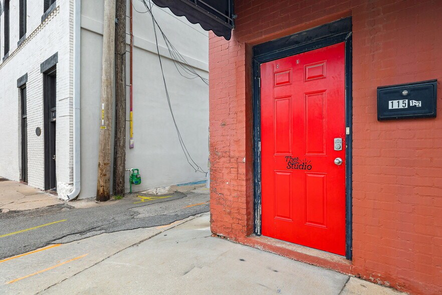 More Photos Of 120 S Rock Island Ave, El Reno Storefront Retail Office For Lease
