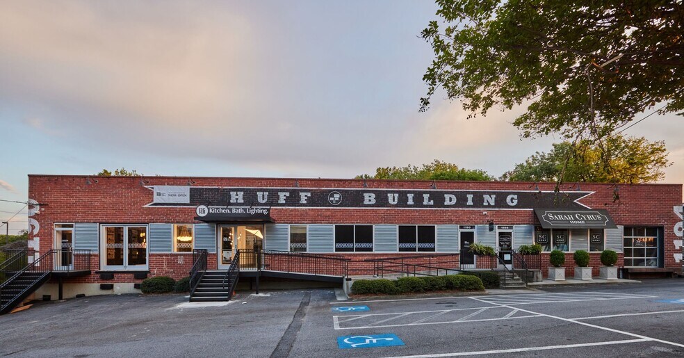 More Photos Of 1190-1194 Huff Rd NW, Atlanta Showroom For Lease