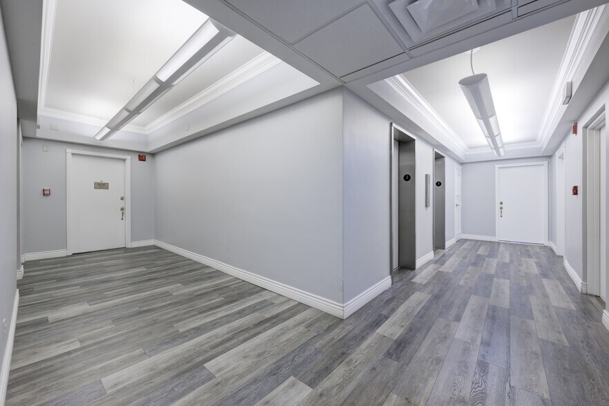 More Photos Of 2240 Palm Beach Lakes Blvd, West Palm Beach Office For Sale