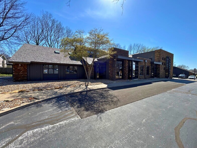 More Photos Of 1200 E Woodhurst Dr, Springfield Office For Lease