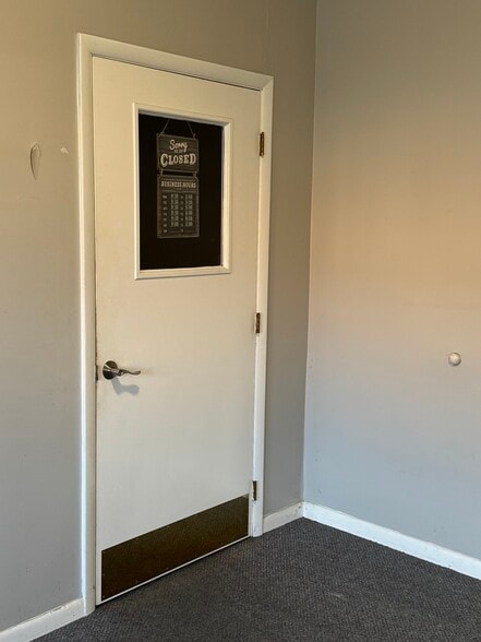 More Photos Of 684 W Main St, New Holland Office For Lease