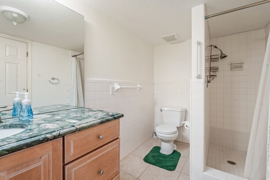 More Photos Of 23 Royal Palm Pointe, Vero Beach Restaurant For Sale