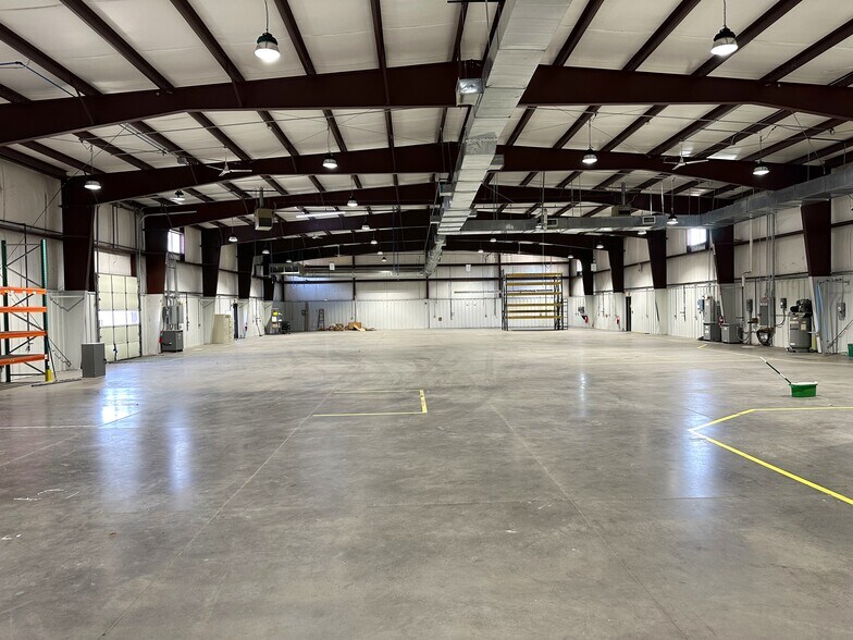 More Photos Of 3160 State St, Blacksburg Manufacturing For Lease