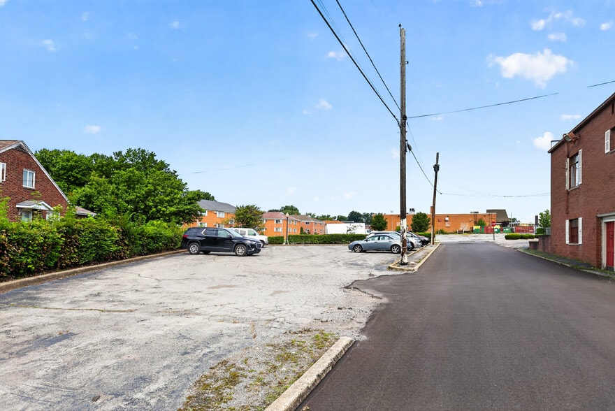 More Photos Of 4120 Market St, Youngstown Freestanding For Sale