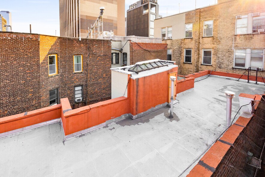 More Photos Of 115-117 Ludlow St, New York Apartments For Sale