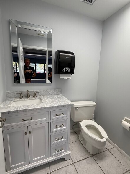 More Photos Of 5550 26th St, Bradenton Medical For Sale