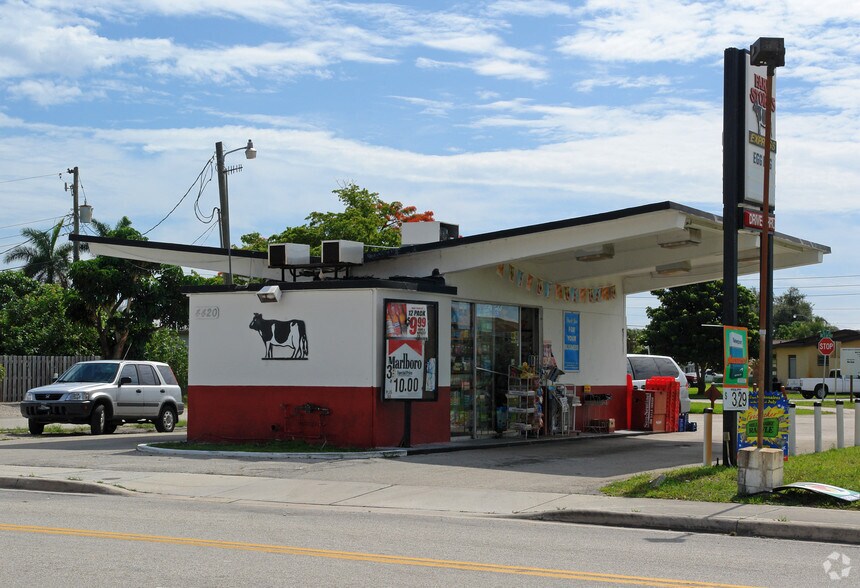 More Photos Of 4420 NE 1st Ter, Oakland Park Convenience Store For Sale