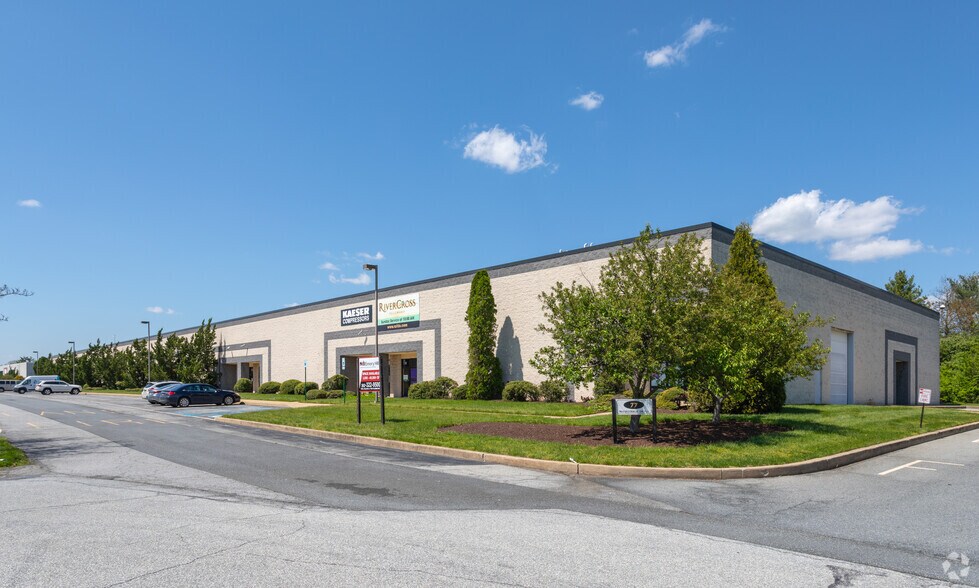 Primary Photo Of 77 McCullough Dr, New Castle Warehouse For Lease