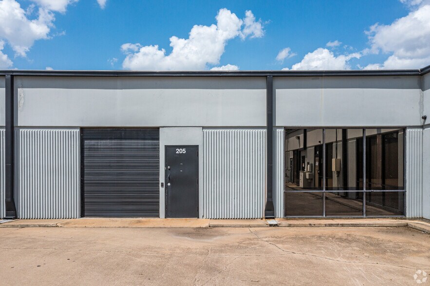 More Photos Of 3150 Premier Dr, Irving Unknown For Lease