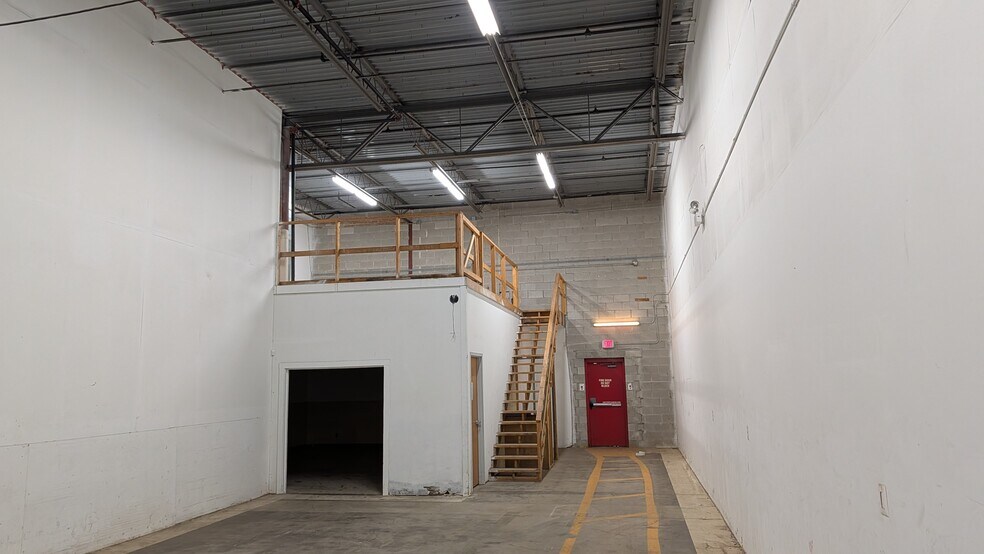 More Photos Of 6100-6180 Broadway, Merrillville Unknown For Lease